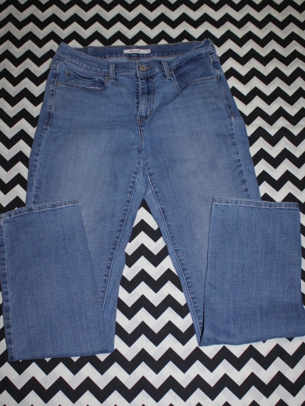 Women's 505 Straight Levi's Jeans - Size 8     (pair #1)